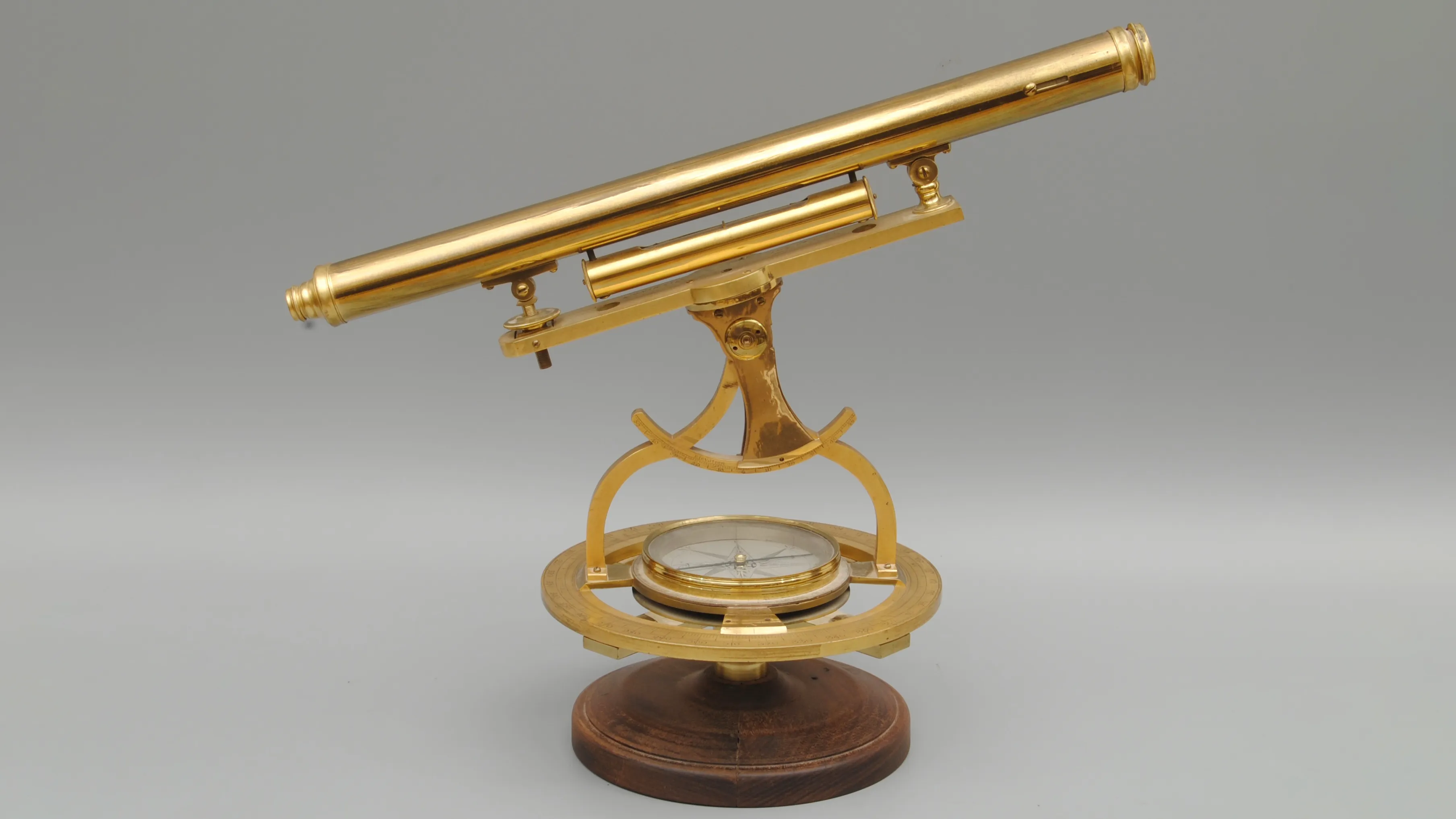 دوربین های تئودولیت اولیه