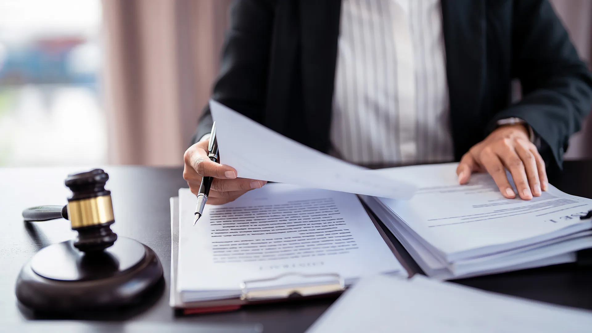 کارشناس رسمی دادگستری امور ثبتی: راهنمای جامع ۱۴۰۴