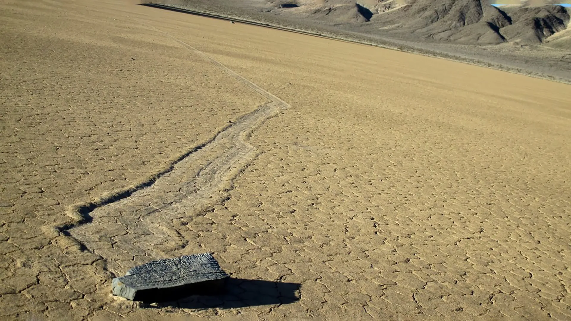 سنگ‌هایی که خودبه خود حرکت می‌کنند!